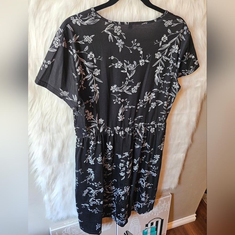 Ouges Classic Crossfront Floral Black Dress - Picture 4 of 7